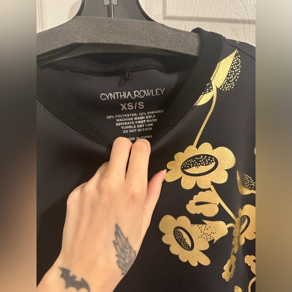 Cynthia Rowley Black and Gold Floral Cape Jacket - Picture 6 of 7